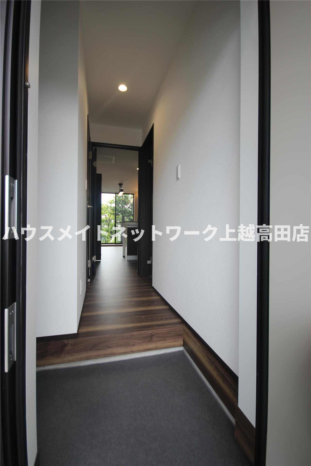ユーソニアン上越・御殿山Ａの玄関|玄関（参考同型タイプの室内写真）