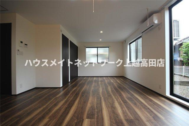 ユーソニアン上越・御殿山Ａの洋室|ＬＤＫ16.4帖（参考同型タイプの室内写真）