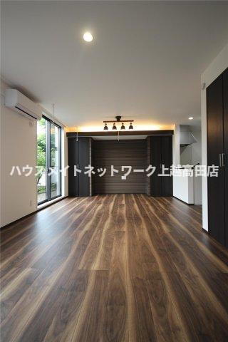 ユーソニアン上越・御殿山Ａの内装|ＬＤＫ16.4帖（参考同型タイプの室内写真）