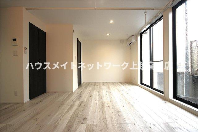 ユーソニアン上越・御殿山Ａの居間・リビング|ＬＤＫ16.4帖（参考同型タイプの室内写真）