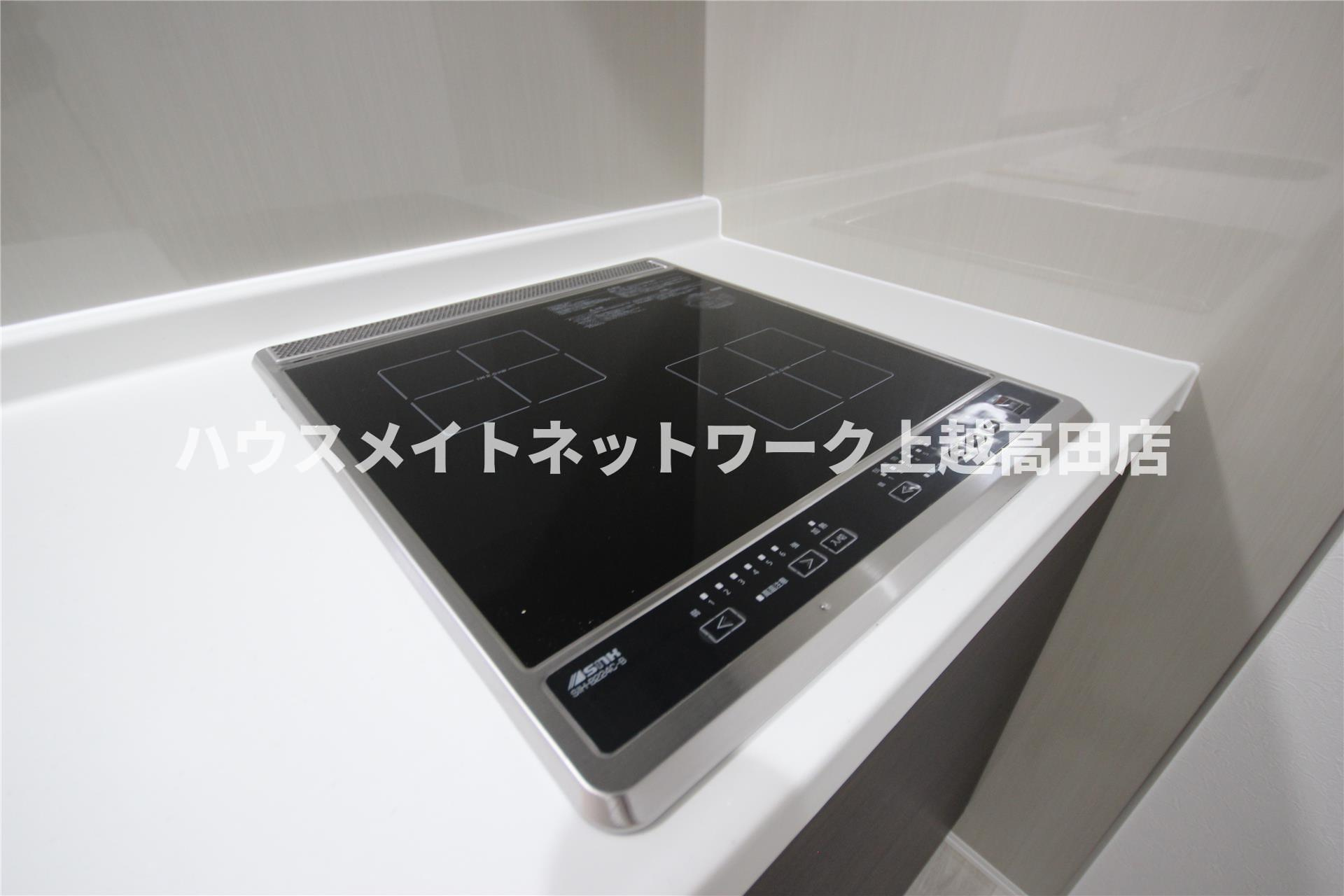 ユーソニアン上越・御殿山Ａの設備|ＩＨクッキングヒーター２口（参考同型タイプの室内写真）