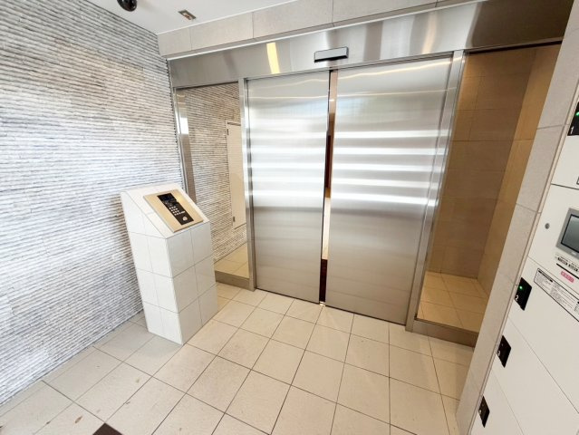 エールグラン吹田片山町のエントランス