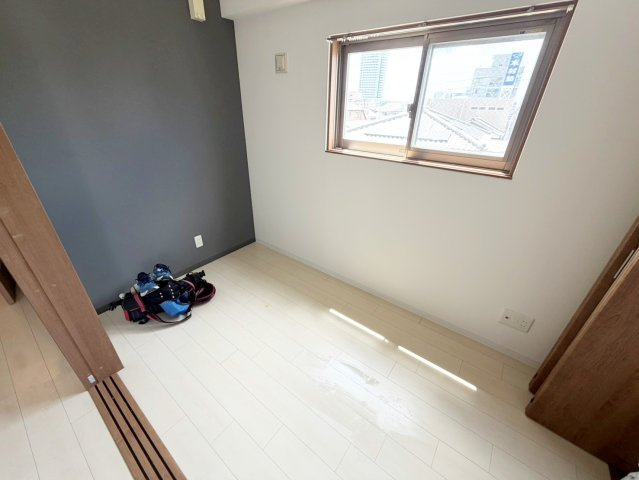 エールグラン吹田片山町の洋室