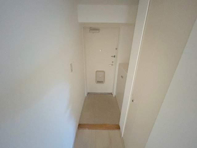 ソレアード江坂の玄関