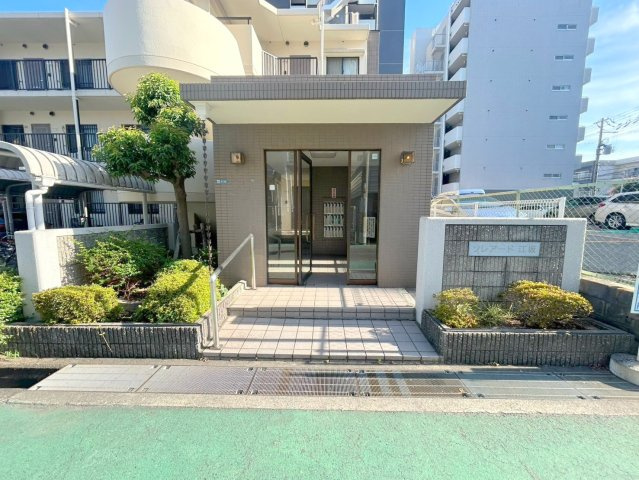 ソレアード江坂のエントランス