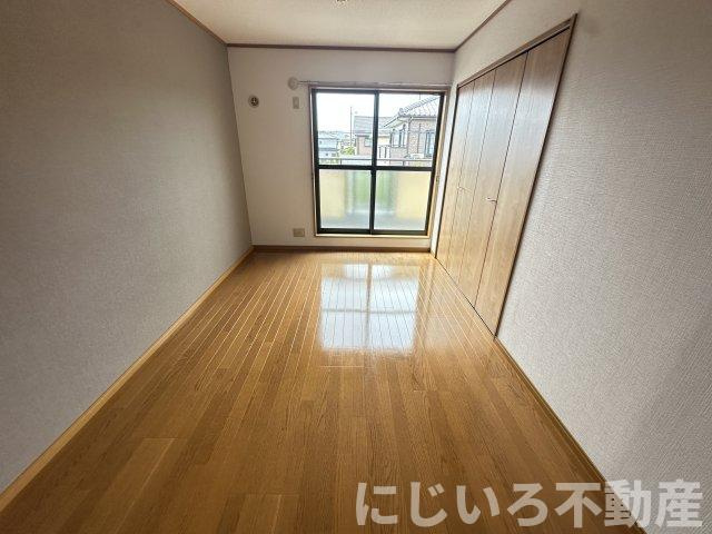 グリーンフィールド今岡Bの居間・リビング