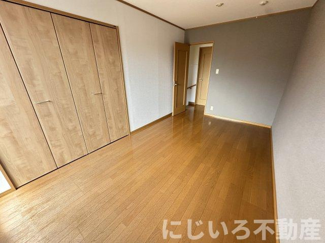 グリーンフィールド今岡Bの居間・リビング