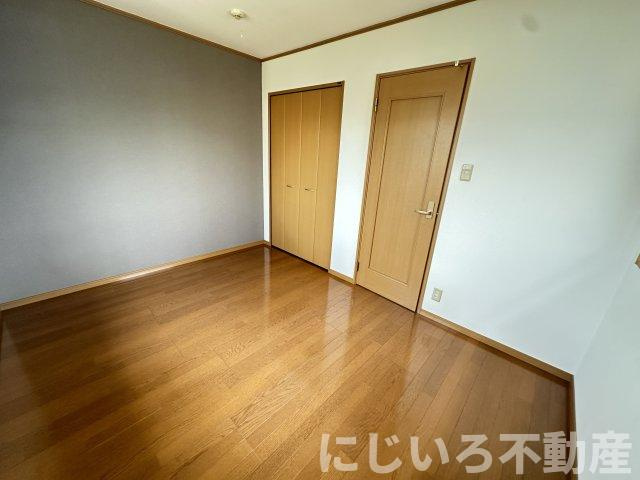 グリーンフィールド今岡Bの居間・リビング