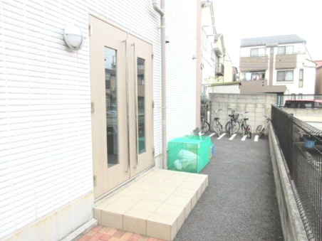 アンプルールフェール十条のエントランス