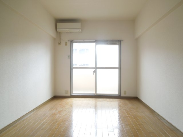 福岡市東区箱崎４丁目の賃貸マンションの居間・リビング
