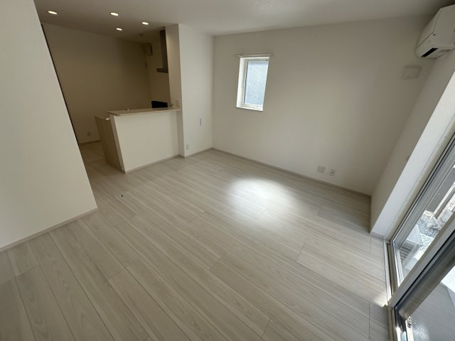 西宮市広田町のアパートの居間・リビング