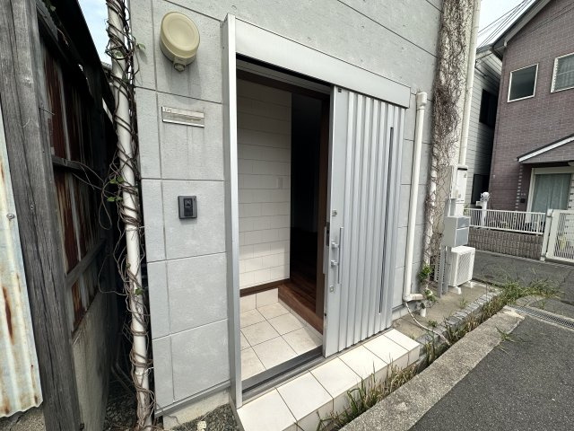 神戸市灘区天城通３丁目の賃貸マンションの玄関