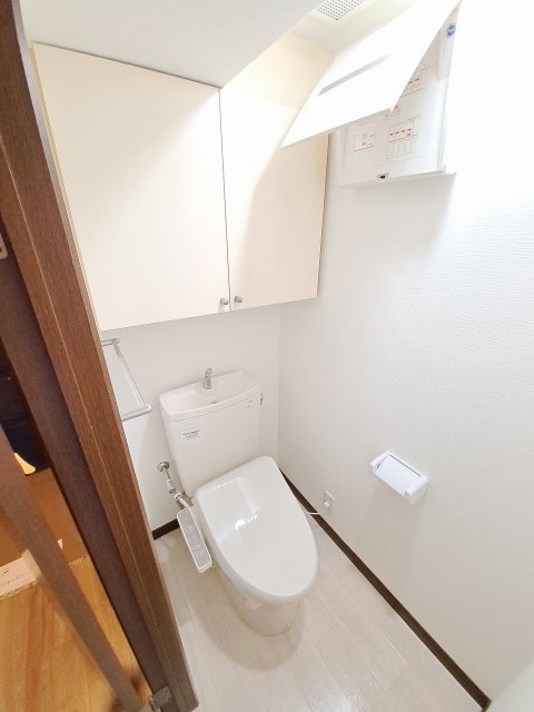 西宮市南甲子園２丁目の賃貸マンションのトイレ