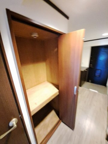 西宮市南甲子園２丁目の賃貸マンションの収納