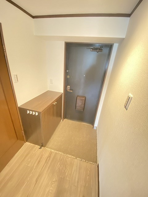 西宮市南甲子園２丁目の賃貸マンションの玄関