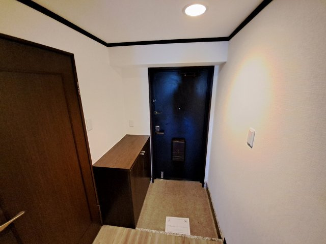 西宮市南甲子園２丁目の賃貸マンションの玄関