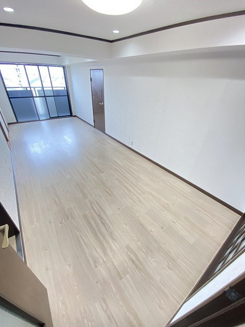 西宮市南甲子園２丁目の賃貸マンションの居間・リビング
