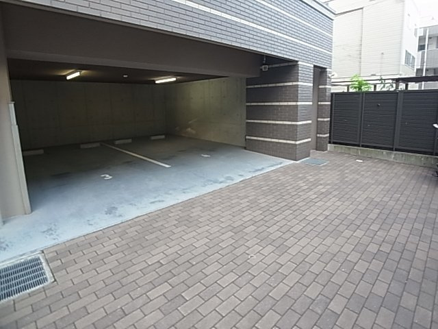 アクロス神戸住吉ステーションフロントの駐車場