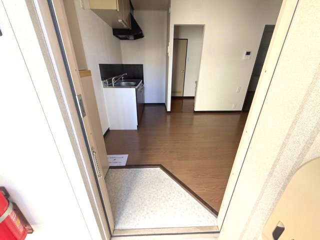 神戸市東灘区深江本町１丁目のアパートの玄関