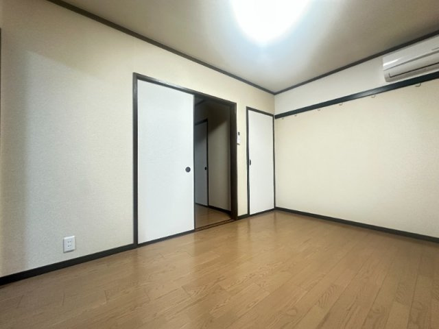 神戸市東灘区深江本町１丁目のアパートの居間・リビング