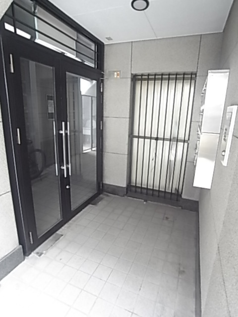 西宮市今津曙町の賃貸マンションのエントランス