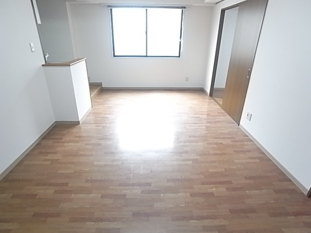 西宮市今津曙町の賃貸マンションの居間・リビング