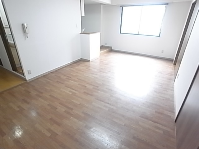 西宮市今津曙町の賃貸マンションの居間・リビング