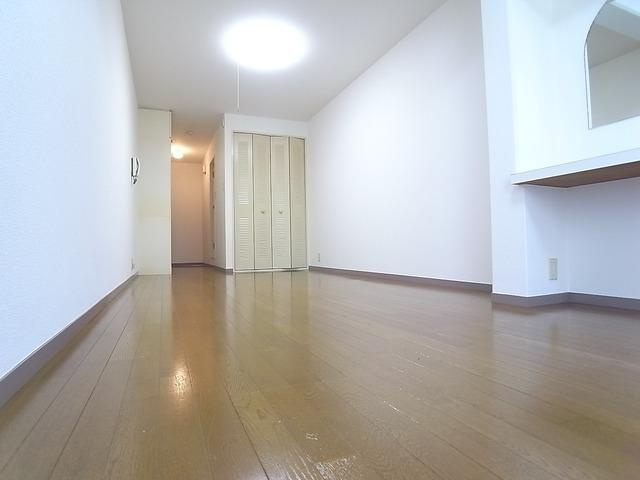 神戸市灘区篠原中町５丁目の賃貸マンションの居間・リビング