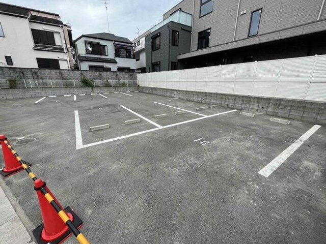 西宮市甲子園口２丁目のアパートの駐車場