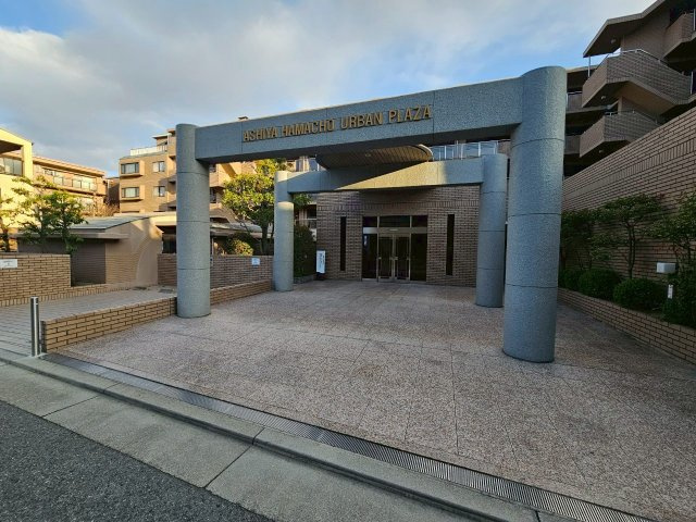 芦屋市浜町の賃貸マンションのエントランス