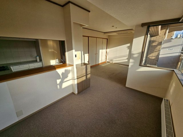 芦屋市浜町の賃貸マンションの居間・リビング