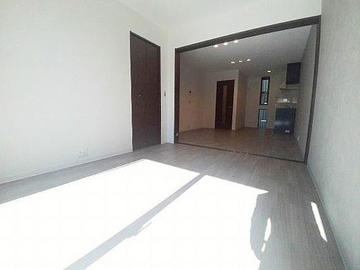 神戸市東灘区住吉宮町５丁目のアパートの居間・リビング