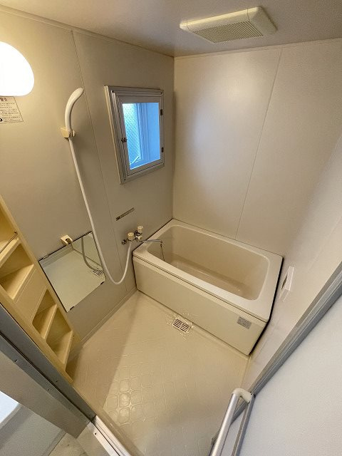 西宮市獅子ケ口町の賃貸マンションの浴室