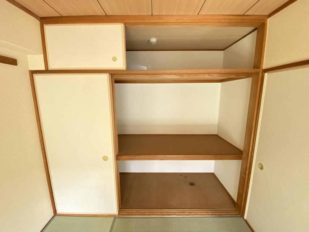 西宮市甲子園口５丁目の賃貸マンションの収納