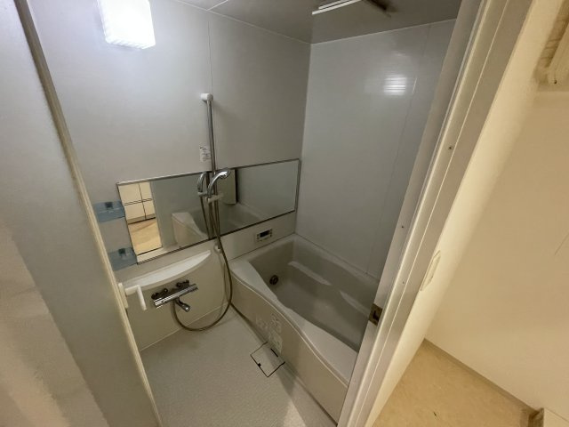 芦屋市朝日ケ丘町の賃貸マンションの浴室
