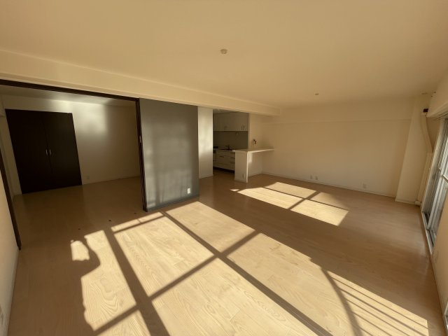 芦屋市朝日ケ丘町の賃貸マンションの居間・リビング