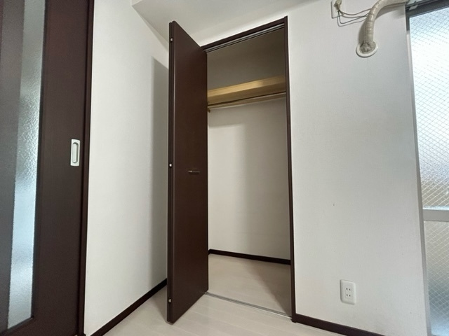 神戸市中央区北長狭通４丁目の賃貸マンションの収納