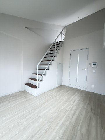 神戸市灘区篠原中町３丁目の賃貸マンションの居間・リビング