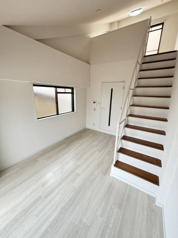 神戸市灘区篠原中町３丁目の賃貸マンションの居間・リビング