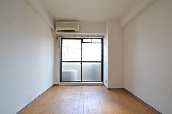 神戸市灘区篠原中町３丁目の賃貸マンションの居間・リビング