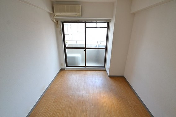 神戸市灘区篠原中町３丁目の賃貸マンションの居間・リビング