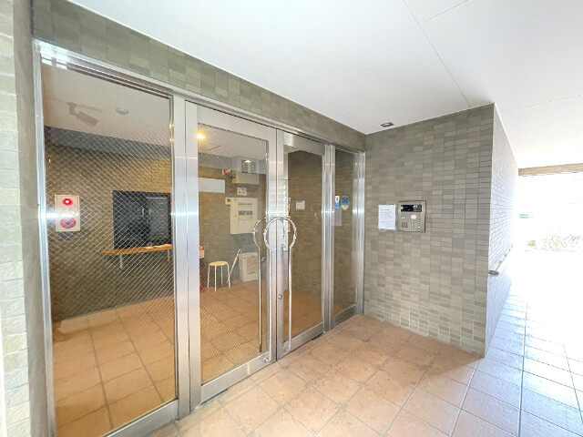 神戸市中央区国香通６丁目の賃貸マンションのエントランス