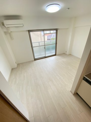 芦屋市親王塚町の賃貸マンションの居間・リビング