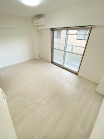芦屋市親王塚町の賃貸マンションの居間・リビング