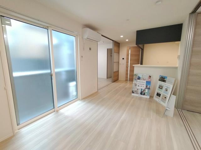 西宮市青木町のアパートの居間・リビング