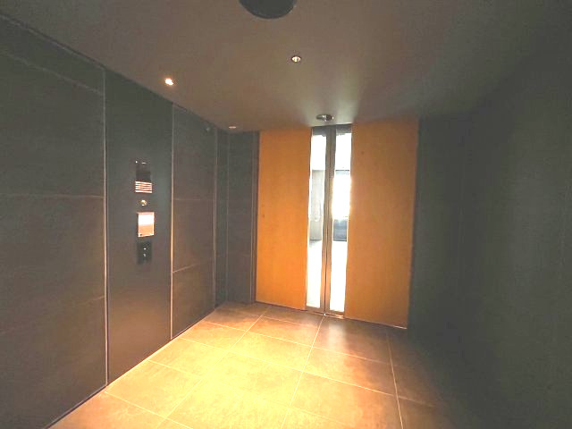 神戸市中央区中山手通２丁目の賃貸マンションのエントランス