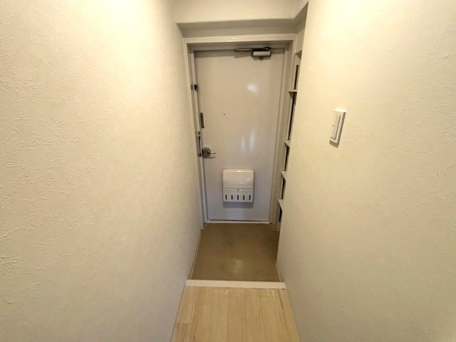 石屋川ロイヤルハイツの玄関