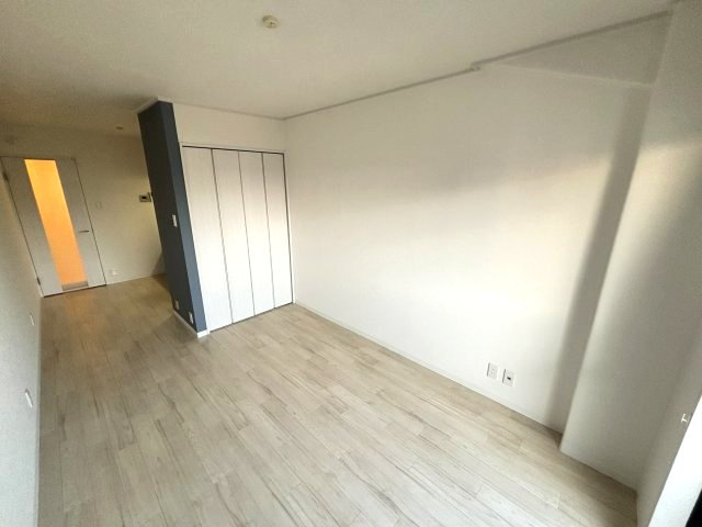 石屋川ロイヤルハイツの居間・リビング