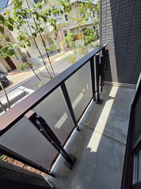 西宮市神呪町のアパートのバルコニー