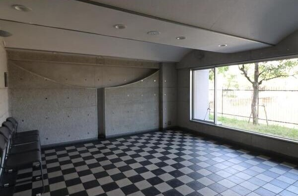 芦屋市川西町の賃貸マンションのロビー